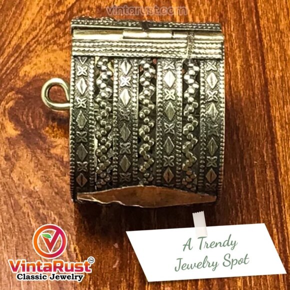 Single Vintage Kuchi Cuff: Handmade Afghan Tribal Bracelet with Glass Stones - Picture 11 of 13